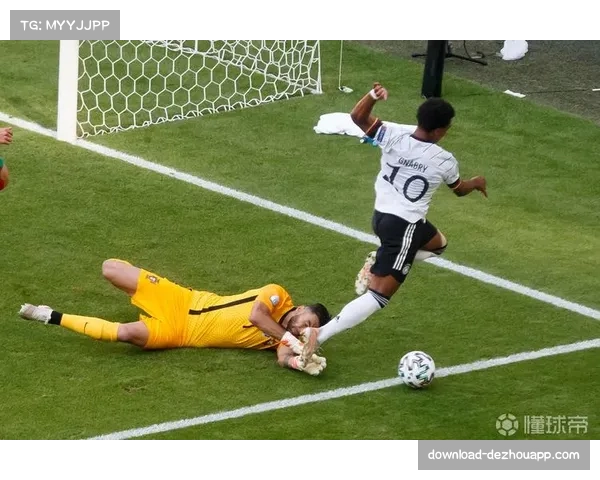 北马其顿门将关庄镇出击失误 导致失球